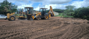 Começa a limpeza do terreno para construção da quadra poliesportiva na Cana Brava